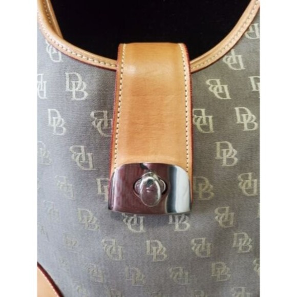 Pre-owned Dooney & Bourke Leather Hobo Handbag 1 Zipper Pocket Buckle Closure - Picture 6 of 13
